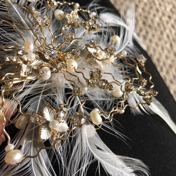 Stunning feather hairpiece - Picture 2 of 5